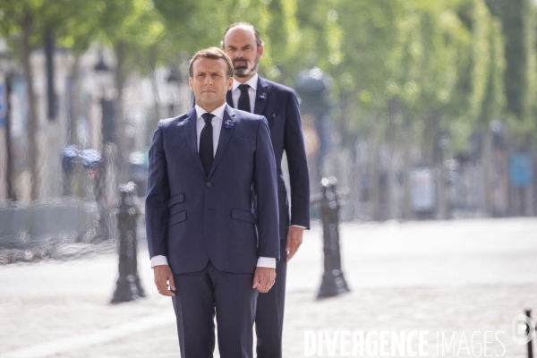 Emmanuel Macron et Edouard Philippe: commemoration du 8 mai 1945, ceremonie restreinte sous l arc de triomphe