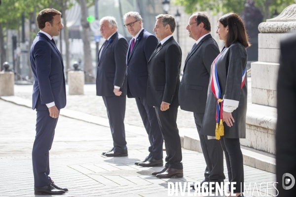 Emmanuel Macron et Edouard Philippe: commemoration du 8 mai 1945, ceremonie restreinte sous l arc de triomphe