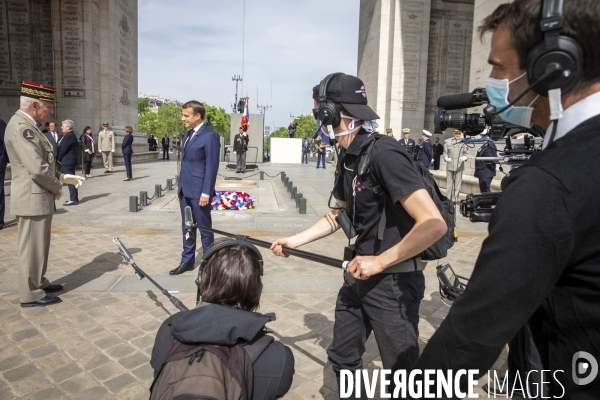 Emmanuel Macron et Edouard Philippe: commemoration du 8 mai 1945, ceremonie restreinte sous l arc de triomphe