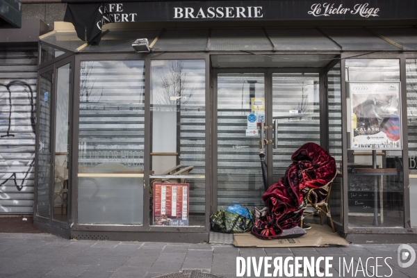 Sans abris dans les rues de paris.