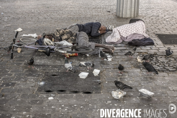 Sans abris dans les rues de paris.