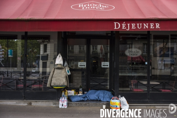 Sans abris dans les rues de paris.