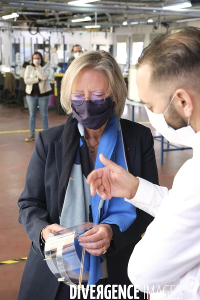 Déplacement de Madame la Secrétaire d Etat chargée des personnes handicapées, Sophie CLUZEL dans une entreprise adaptée APF France entreprises d Evreux