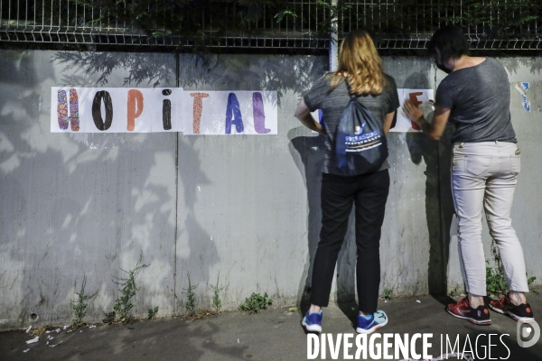 HOPITAL PUBLIC à l agonie. Affichage sauvage sur les murs de l hôpital Robert Debré et dans les rues.