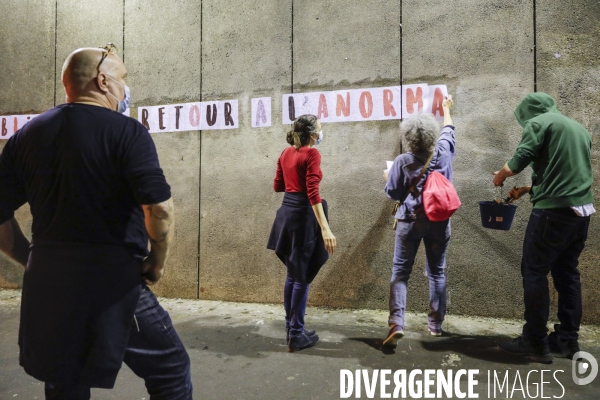 HOPITAL PUBLIC à l agonie. Affichage sauvage sur les murs de l hôpital Robert Debré et dans les rues.