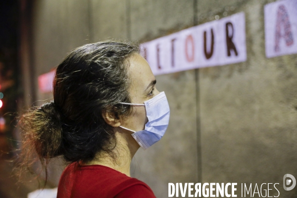 HOPITAL PUBLIC à l agonie. Affichage sauvage sur les murs de l hôpital Robert Debré et dans les rues.