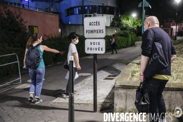 HOPITAL PUBLIC à l agonie. Affichage sauvage sur les murs de l hôpital Robert Debré et dans les rues.