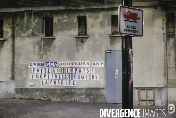 HOPITAL PUBLIC à l agonie. Affichage sauvage sur les murs de l hôpital Robert Debré et dans les rues.