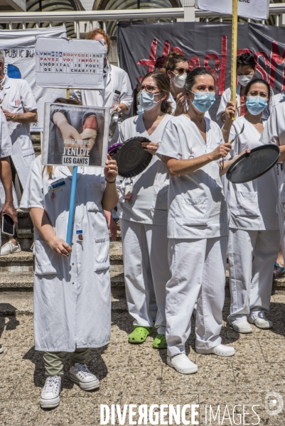 Hopital Robert Debré. Les soignants manifestent