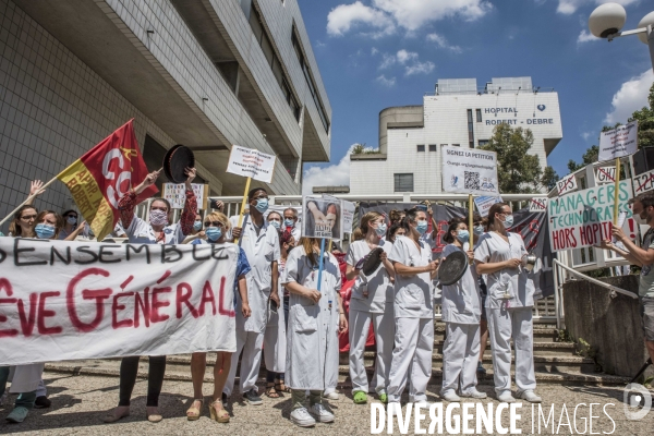 Hopital Robert Debré. Les soignants manifestent