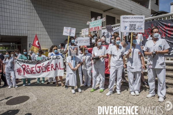 Hopital Robert Debré. Les soignants manifestent