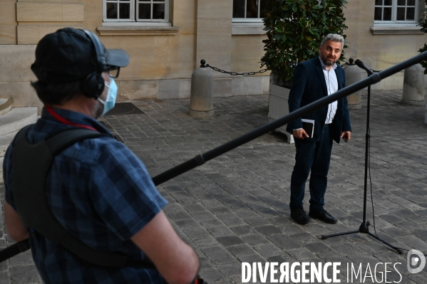 Dates des municipales. Les chefs de parti reçus à Matignon.