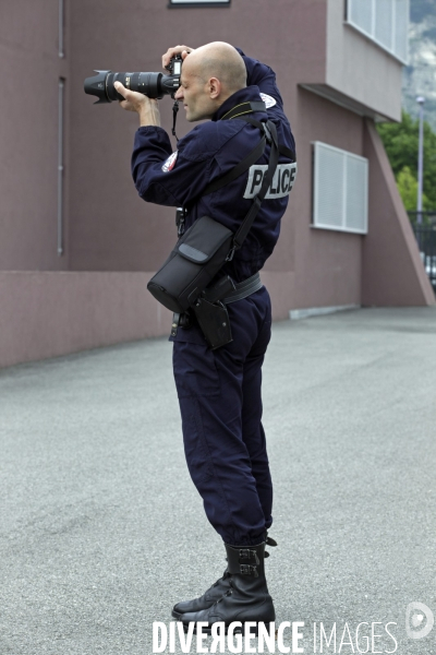 Cour d honneur du commissariat de police de Guilherand Granges.