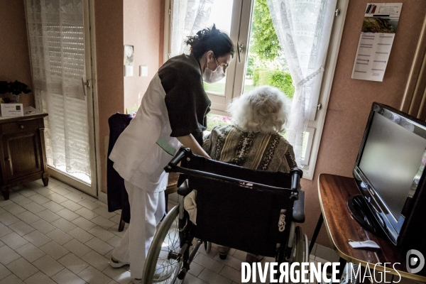 EHPAD/ Visites Plexi et Rencontres au Balcon - Quand l attachement devient transparent