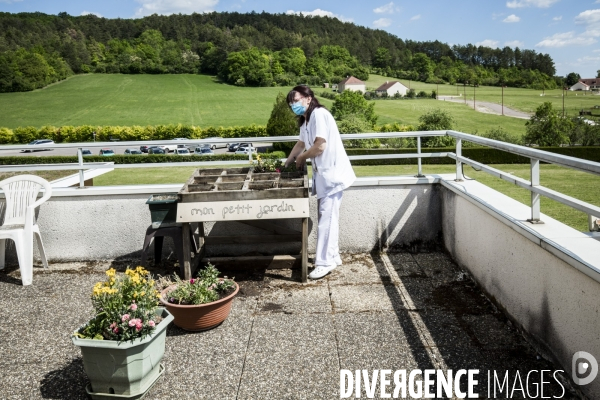 EHPAD/ Visites Plexi et Rencontres au Balcon - Quand l attachement devient transparent