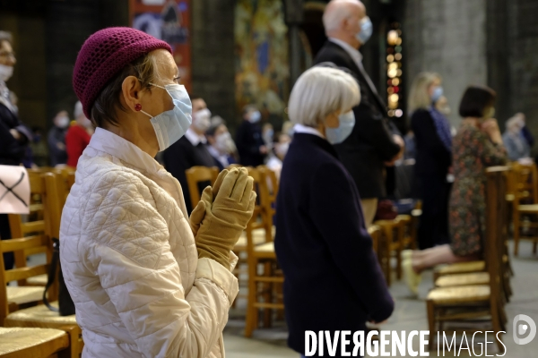 Première Messe Dominicale après Déconfinement Paris, First Sunday mass after deconfinement Paris,