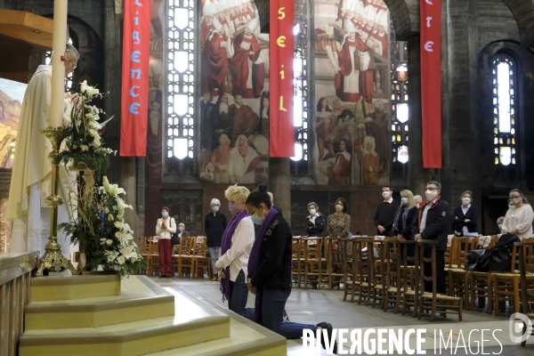 Première Messe Dominicale après Déconfinement Paris, First Sunday mass after deconfinement Paris,