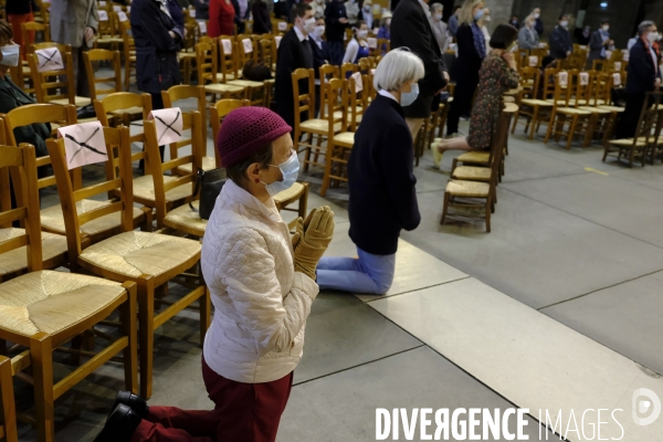 Première Messe Dominicale après Déconfinement Paris, First Sunday mass after deconfinement Paris,