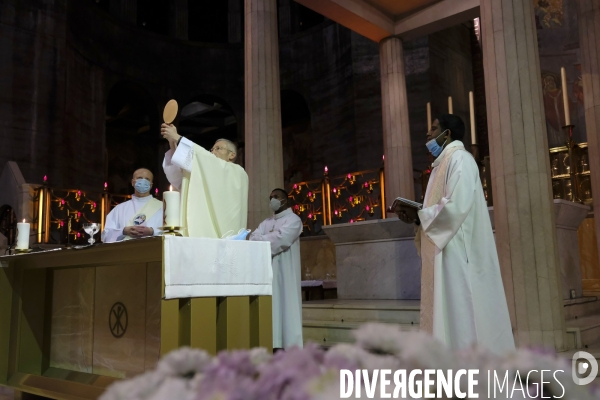 Première Messe Dominicale après Déconfinement Paris, First Sunday mass after deconfinement Paris,