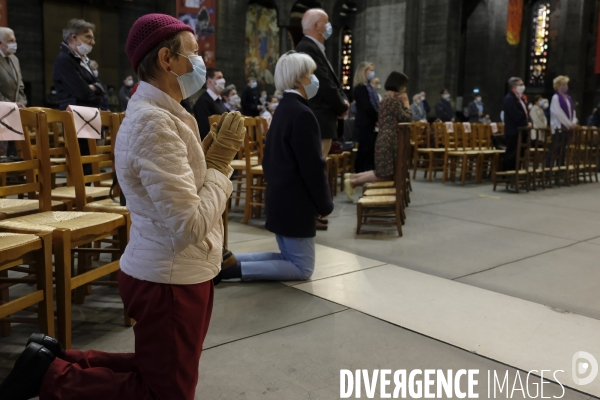 Première Messe Dominicale après Déconfinement Paris, First Sunday mass after deconfinement Paris,