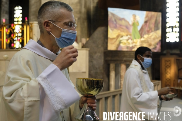 Première Messe Dominicale après Déconfinement Paris, First Sunday mass after deconfinement Paris,