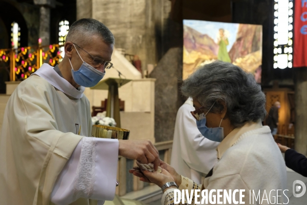 Première Messe Dominicale après Déconfinement Paris, First Sunday mass after deconfinement Paris,