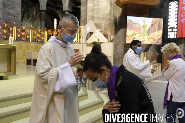 Première Messe Dominicale après Déconfinement Paris, First Sunday mass after deconfinement Paris,