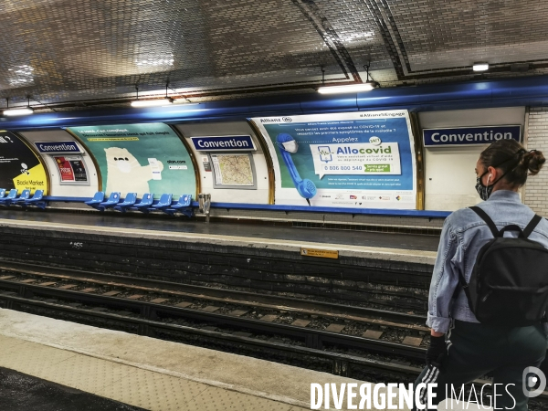 Affiche allocovid dans le metro