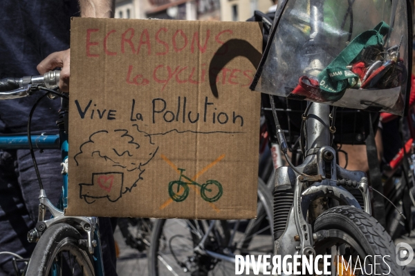 Les cyclistes contre la suppression de la piste cyclable Prado 1 à Marseille