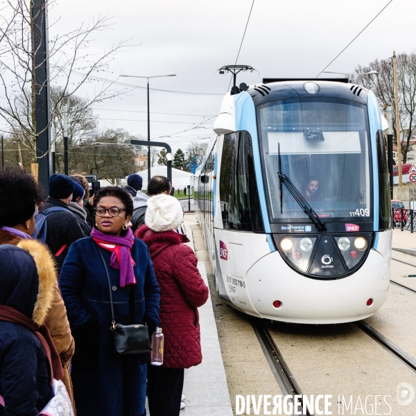 Inauguration tram T4