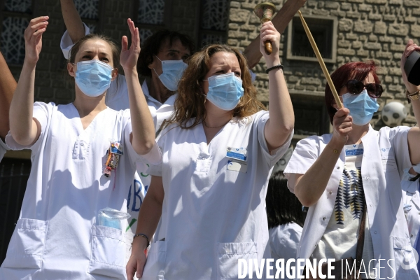 Manifestation des soignants devant l hôpital Robert Debré. French health workers demonstration in Paris.