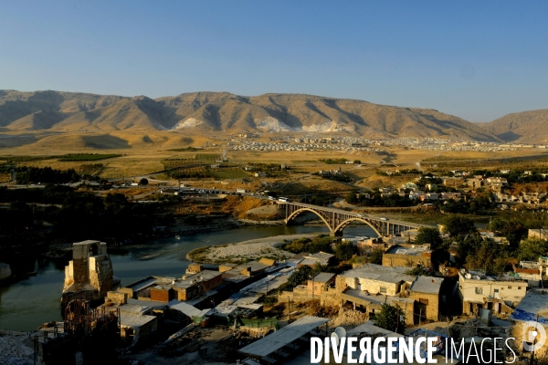 L Histoire disparaît, Hasankeyf, une ancienne ville de 12 000 ans en Turquie. History disappears,ÊHasankeyf, a 12,000 years old ancient town in Turkey.