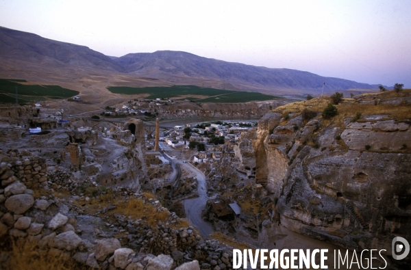 L Histoire disparaît, Hasankeyf, une ancienne ville de 12 000 ans en Turquie. History disappears,ÊHasankeyf, a 12,000 years old ancient town in Turkey.