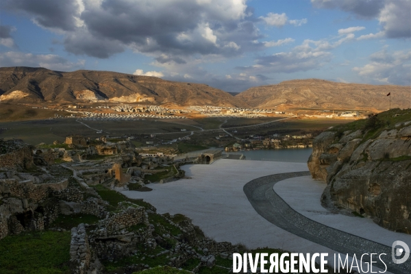 L Histoire disparaît, Hasankeyf, une ancienne ville de 12 000 ans en Turquie. History disappears,ÊHasankeyf, a 12,000 years old ancient town in Turkey.