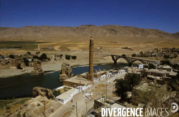 L Histoire disparaît, Hasankeyf, une ancienne ville de 12 000 ans en Turquie. History disappears,ÊHasankeyf, a 12,000 years old ancient town in Turkey.