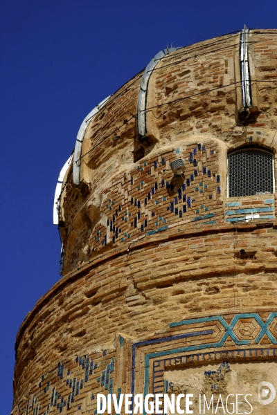 L Histoire disparaît, Hasankeyf, une ancienne ville de 12 000 ans en Turquie. History disappears,ÊHasankeyf, a 12,000 years old ancient town in Turkey.