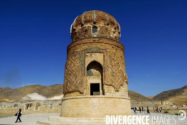 L Histoire disparaît, Hasankeyf, une ancienne ville de 12 000 ans en Turquie. History disappears,ÊHasankeyf, a 12,000 years old ancient town in Turkey.
