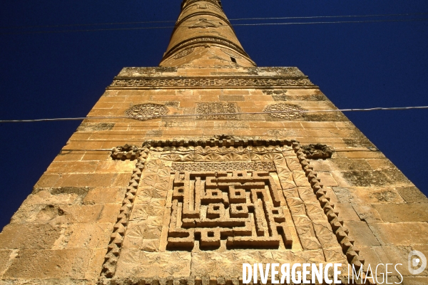 L Histoire disparaît, Hasankeyf, une ancienne ville de 12 000 ans en Turquie. History disappears,ÊHasankeyf, a 12,000 years old ancient town in Turkey.