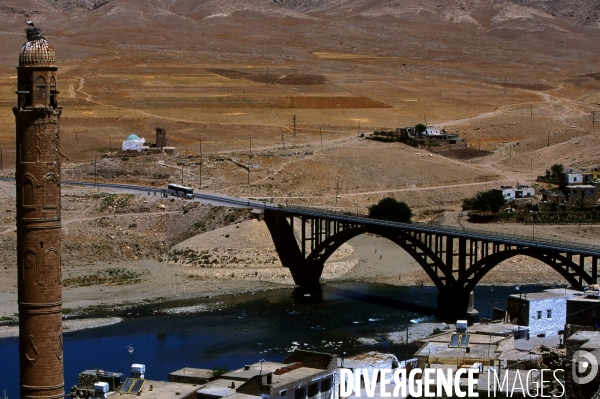 L Histoire disparaît, Hasankeyf, une ancienne ville de 12 000 ans en Turquie. History disappears,ÊHasankeyf, a 12,000 years old ancient town in Turkey.