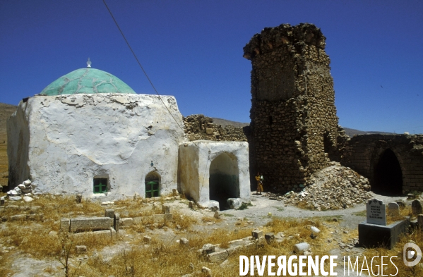L Histoire disparaît, Hasankeyf, une ancienne ville de 12 000 ans en Turquie. History disappears,ÊHasankeyf, a 12,000 years old ancient town in Turkey.