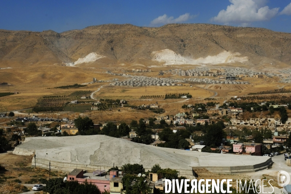 L Histoire disparaît, Hasankeyf, une ancienne ville de 12 000 ans en Turquie. History disappears,ÊHasankeyf, a 12,000 years old ancient town in Turkey.