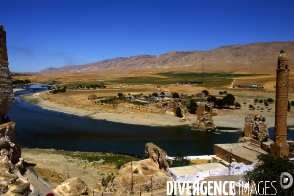 L Histoire disparaît, Hasankeyf, une ancienne ville de 12 000 ans en Turquie. History disappears,ÊHasankeyf, a 12,000 years old ancient town in Turkey.