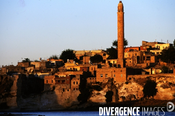 L Histoire disparaît, Hasankeyf, une ancienne ville de 12 000 ans en Turquie. History disappears,ÊHasankeyf, a 12,000 years old ancient town in Turkey.