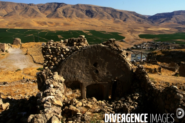 L Histoire disparaît, Hasankeyf, une ancienne ville de 12 000 ans en Turquie. History disappears,ÊHasankeyf, a 12,000 years old ancient town in Turkey.