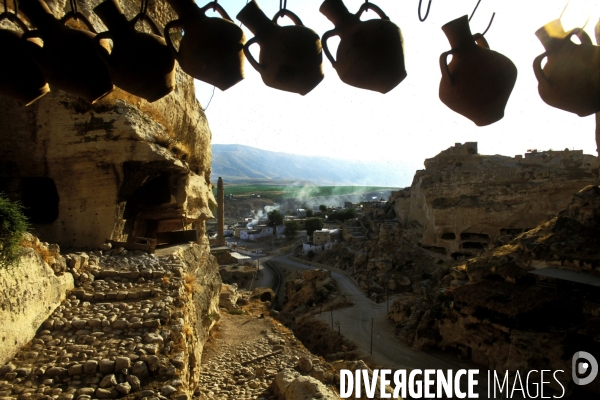 L Histoire disparaît, Hasankeyf, une ancienne ville de 12 000 ans en Turquie. History disappears,ÊHasankeyf, a 12,000 years old ancient town in Turkey.