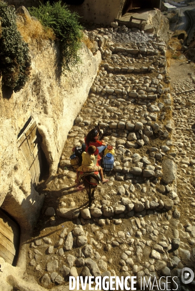 L Histoire disparaît, Hasankeyf, une ancienne ville de 12 000 ans en Turquie. History disappears, Hasankeyf, a 12,000 years old ancient town in Turkey.