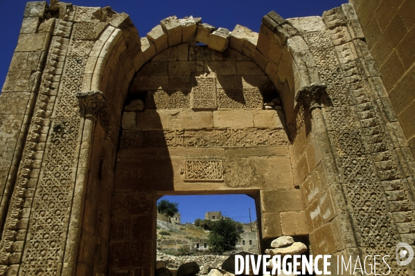 L Histoire disparaît, Hasankeyf, une ancienne ville de 12 000 ans en Turquie. History disappears, Hasankeyf, a 12,000 years old ancient town in Turkey.