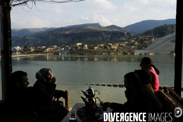 L Histoire disparaît, Hasankeyf, une ancienne ville de 12 000 ans en Turquie. History disappears,ÊHasankeyf, a 12,000 years old ancient town in Turkey.