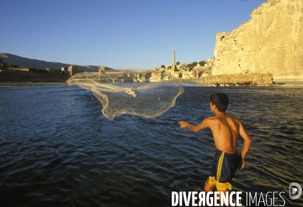 L Histoire disparaît, Hasankeyf, une ancienne ville de 12 000 ans en Turquie. History disappears,ÊHasankeyf, a 12,000 years old ancient town in Turkey.