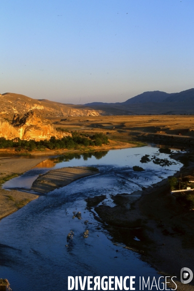 L Histoire disparaît, Hasankeyf, une ancienne ville de 12 000 ans en Turquie. History disappears,ÊHasankeyf, a 12,000 years old ancient town in Turkey.